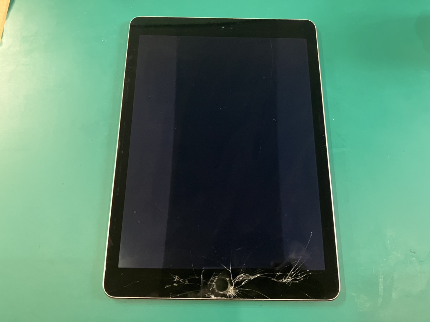 iPad Air2 画面交換修理 - スマホラボ 【総務省登録修理業者】スマホ 